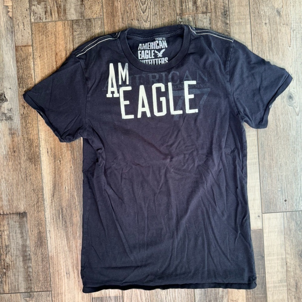 American Eagle men’s vintage fit Tshirt in blue with logo on front size small
